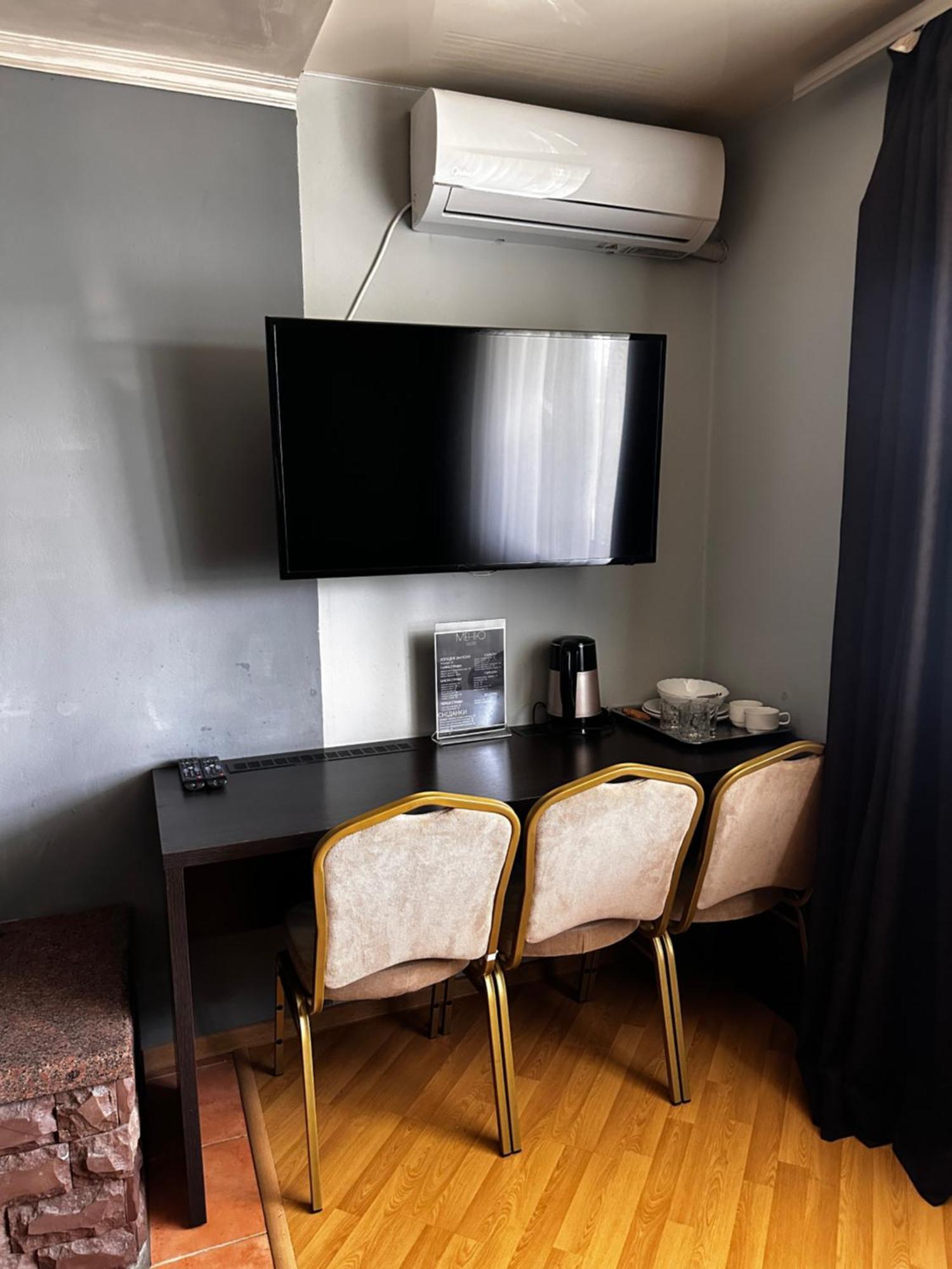 Like Hotel Kolomyja Esterno foto